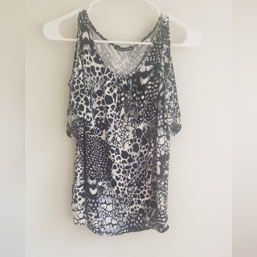 CABLE & GAUGE, black and white blouse,.  does not size approximate "M"